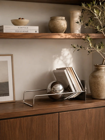 PORTE-LIVRES SCULPTURAL CHROME | Présentoir Design Mid-Century Muses Galerie