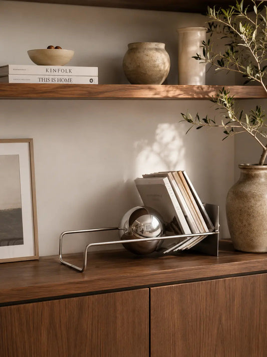 PORTE-LIVRES SCULPTURAL CHROME | Présentoir Design Mid-Century - Muses Galerie