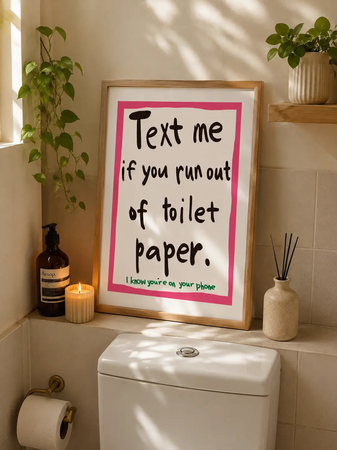 TEXT ME IF YOU RUN OUT OF TOILET PAPER | Affiche Salle de Bain Design et Humoristique - Muses Galerie20x30